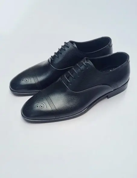 picture of men black oxford shoes